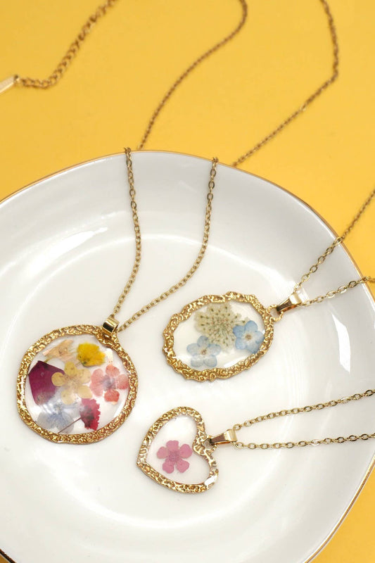 JOSSLYN de wall to wall - COLLAR DE FLORES DE ACERO INOXIDABLE DE 18 QUILATES SIN DESLUSTRACIÓN | 40NK9526