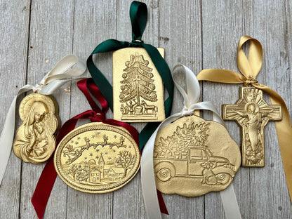 Christmas Ornaments: Gold / Mary & baby