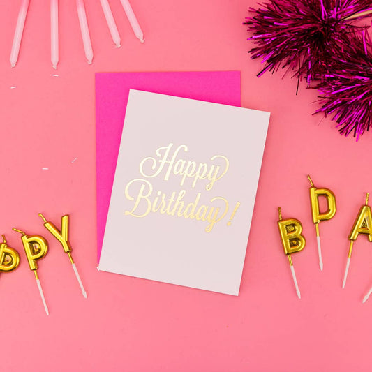 Tarjeta tipográfica con texto "Feliz cumpleaños" - Impresión en lámina dorada