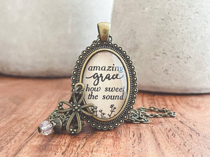 Ivy Barn Designs - Collar con himno "Gracia Asombrosa" (Joyería cristiana)