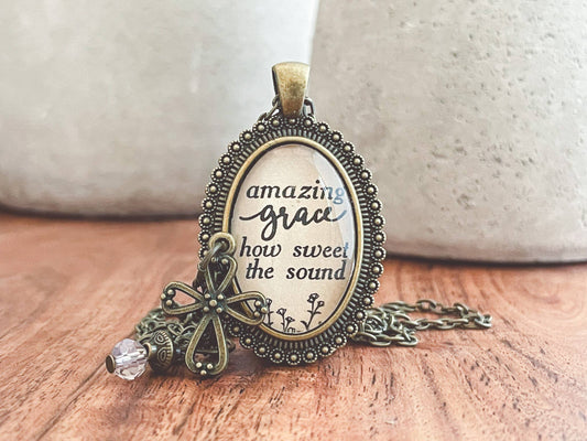 Ivy Barn Designs - Collar con himno "Gracia Asombrosa" (Joyería cristiana)