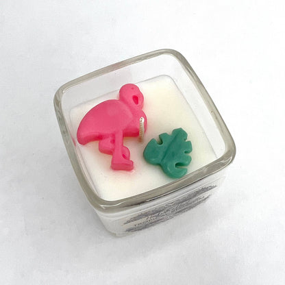 Vela de cera de soja con flores tropicales