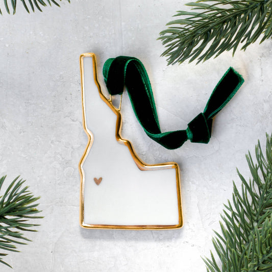 Cerámica Apricity - Adornos estatales de porcelana hechos a mano de Idaho con corazón dorado