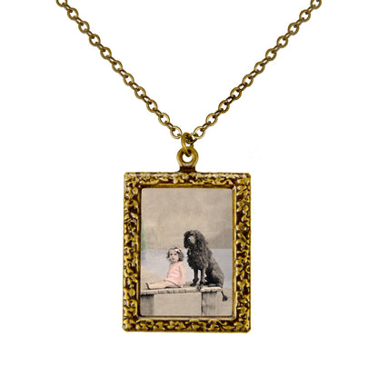 Frame Neckl: Girl/Poodle