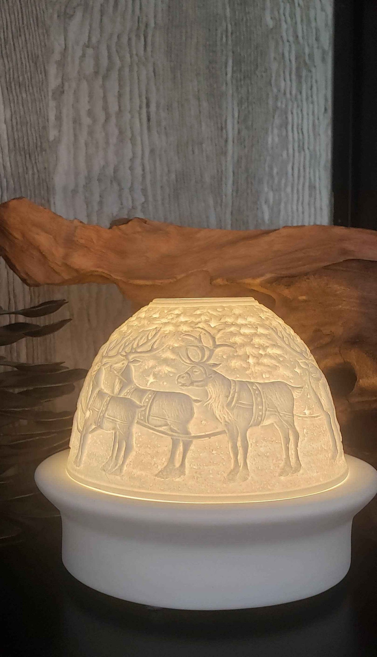 Santa and Sleigh Dome Luumii Light With LED Timer Base