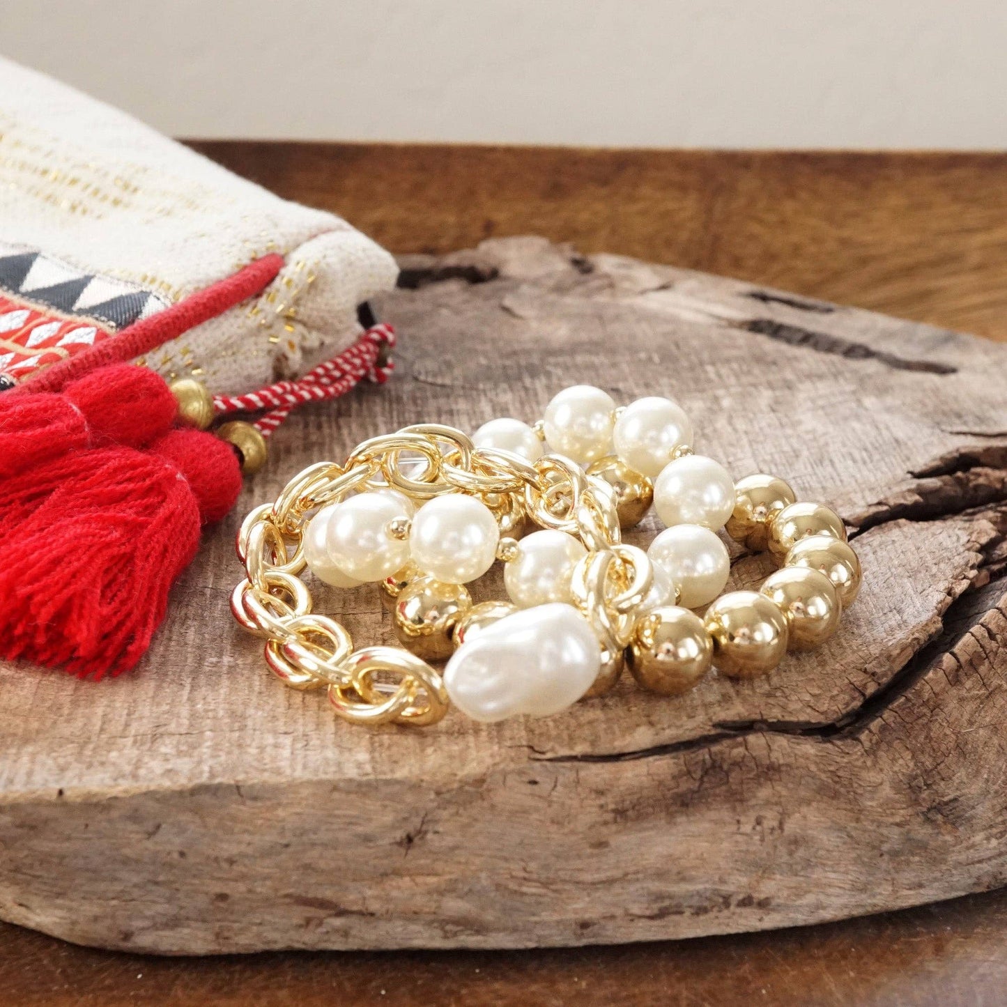 Conjunto de pulsera de cadena gruesa y cuentas grandes perladas y doradas
