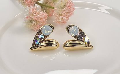 MULTI COLOR STONE HEART SHAPE POST EARRINGS.