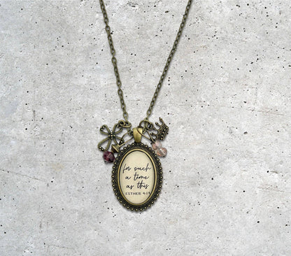 Ivy Barn Designs - Para un momento como este, joyas con cita bíblica de Ester 4:14