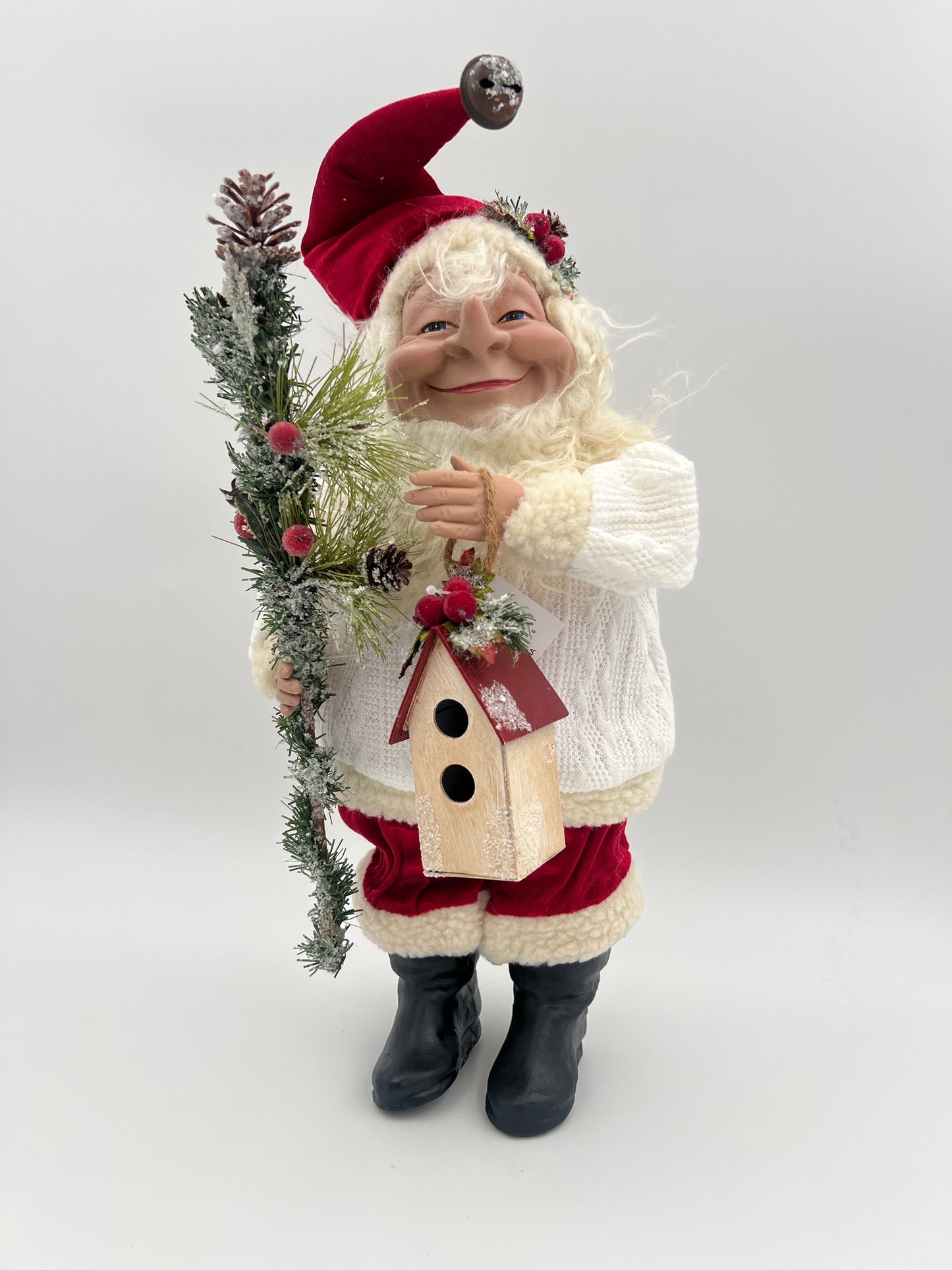 Papá Noel de 21" con suéter blanco y pantalones rojos sosteniendo una pajarera