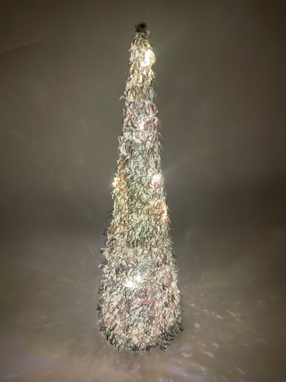 Árbol de Navidad de oropel blanco y plateado con luces LED de 20"