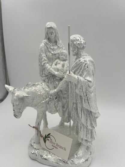 Natividad de José y María montados en burro con brillantina blanca