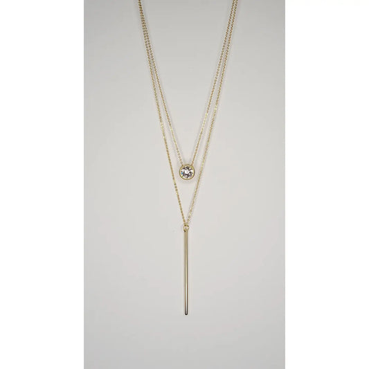 Collar de doble capa con colgante de circonita cúbica.