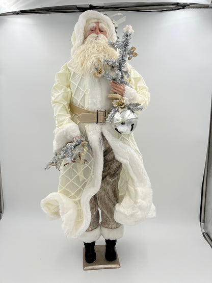 Papá Noel con bata blanca sosteniendo corona y cascabeles - 36"