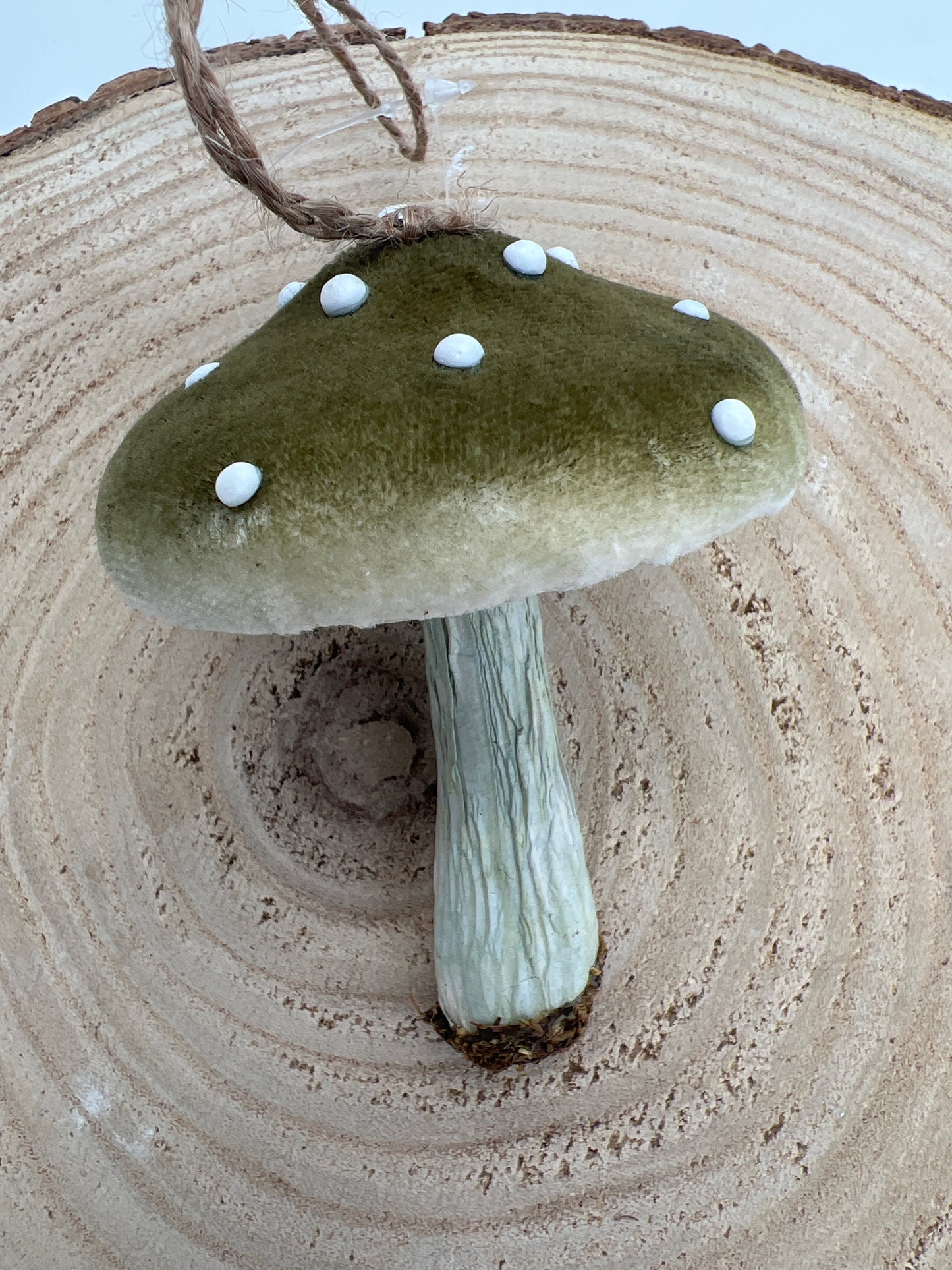 Adorno de seta de terciopelo verde - 9,5 cm