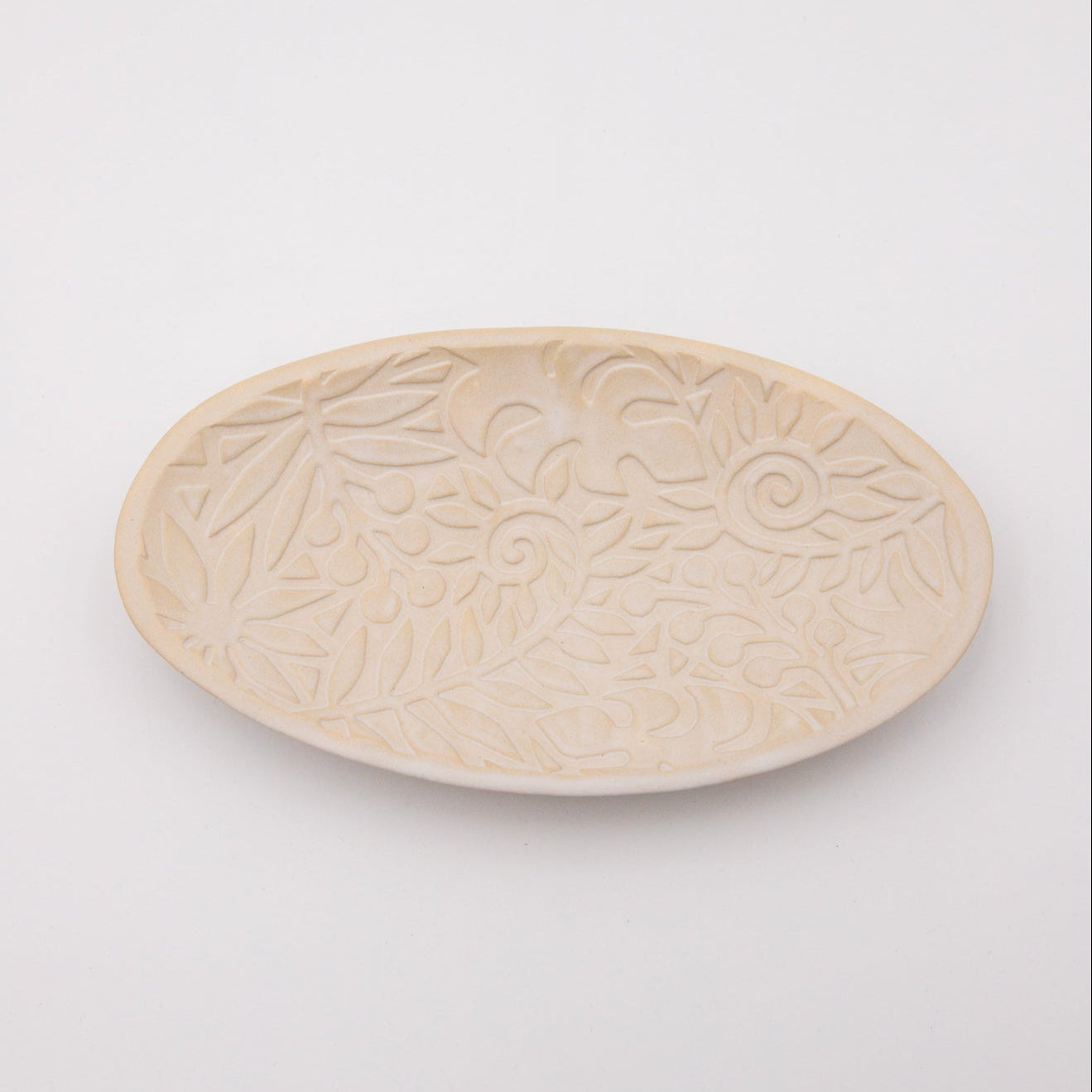 Plato decorativo ovalado grande de arcilla