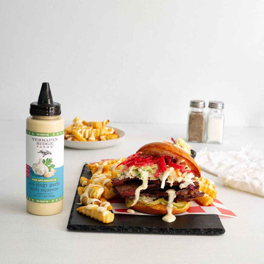 Avo Zingy Garlic Aioli Garnishing Squeeze