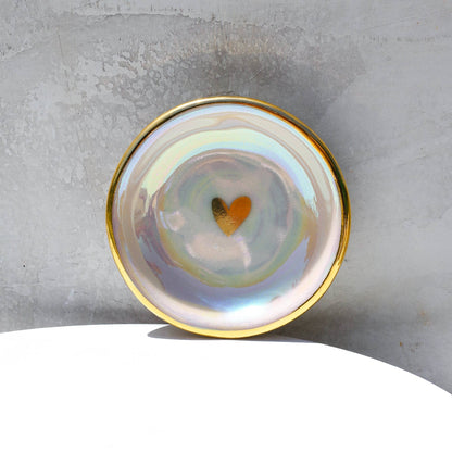 Cerámica Apricity - Plato para anillos con forma de corazón iridiscente | Cerámica hecha a mano con oro