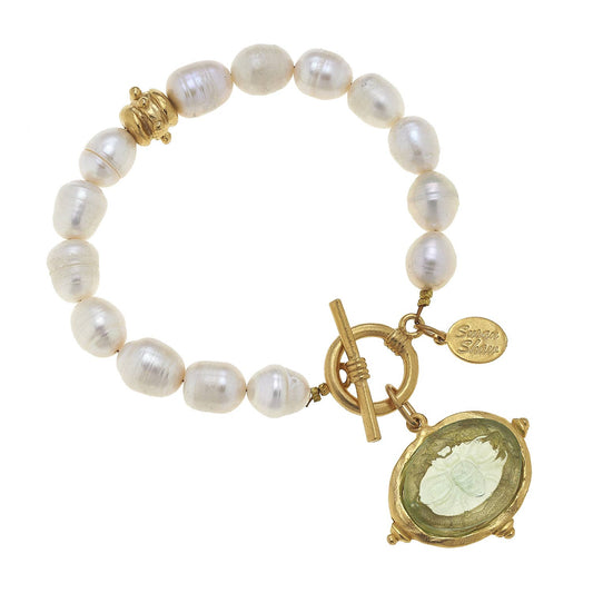 Susan Shaw - Clear Venetian Glass Bee Intaglio on Genuine Freshwater Pearl Bracelet