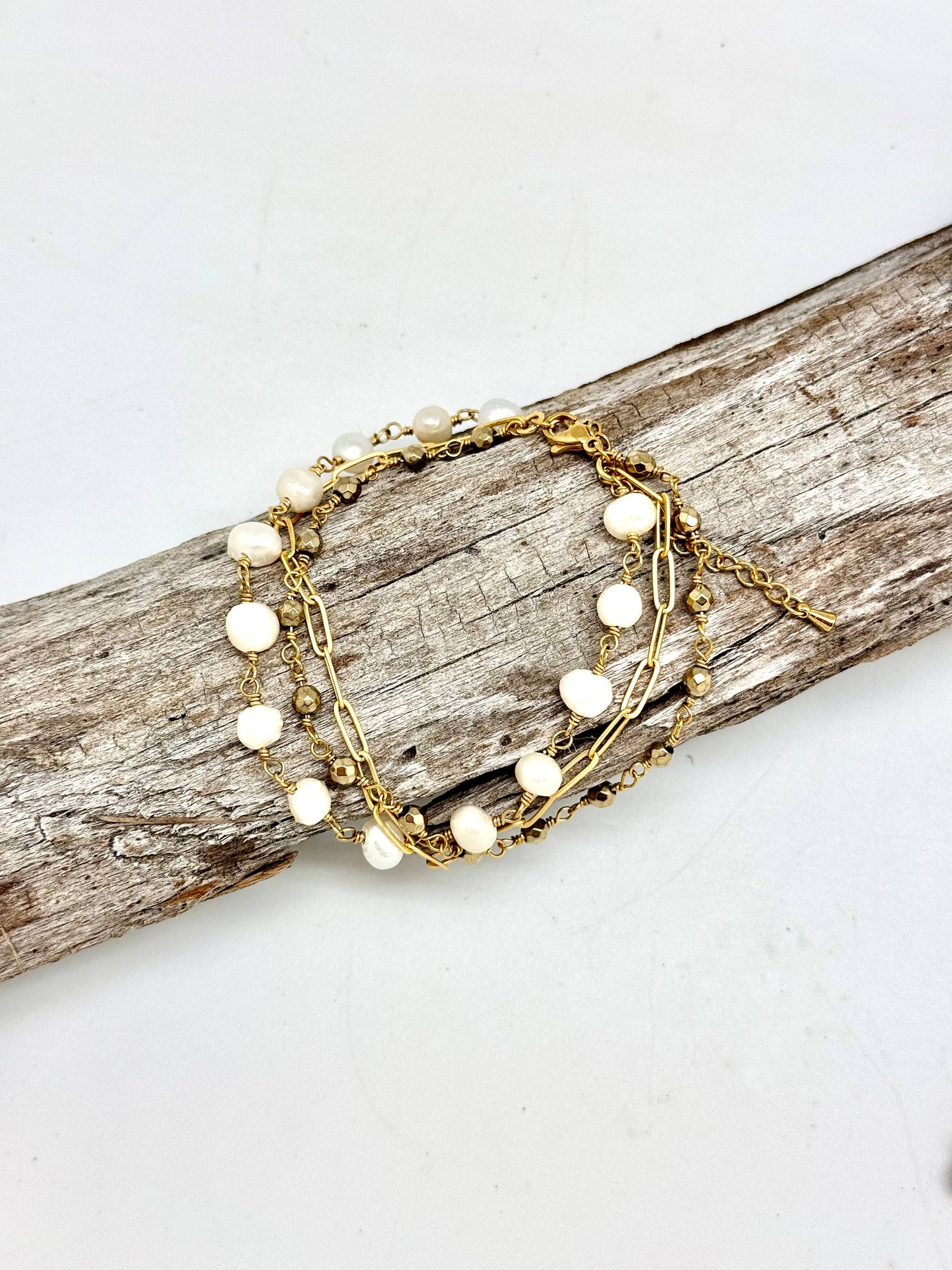 Pulsera clásica de perlas de agua dulce, cadena de pirita y clip de papel de 18 cm con 5 cm de extensión