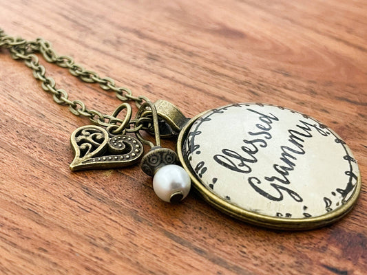 Ivy Barn Designs - Collar inspirador con colgante de cristal "Blessed Grammy"