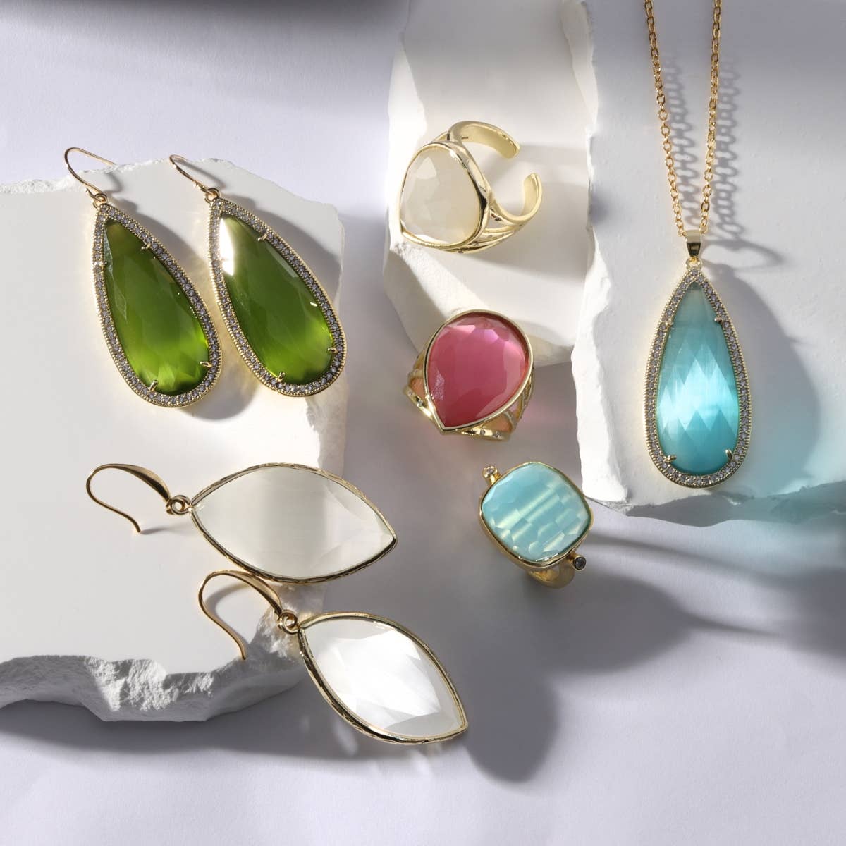 Long Shimmer Stone Pendant Necklace