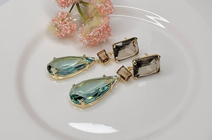 HANDMADE SEMI PRECIOUS STONES DANGLE EARRINGS.