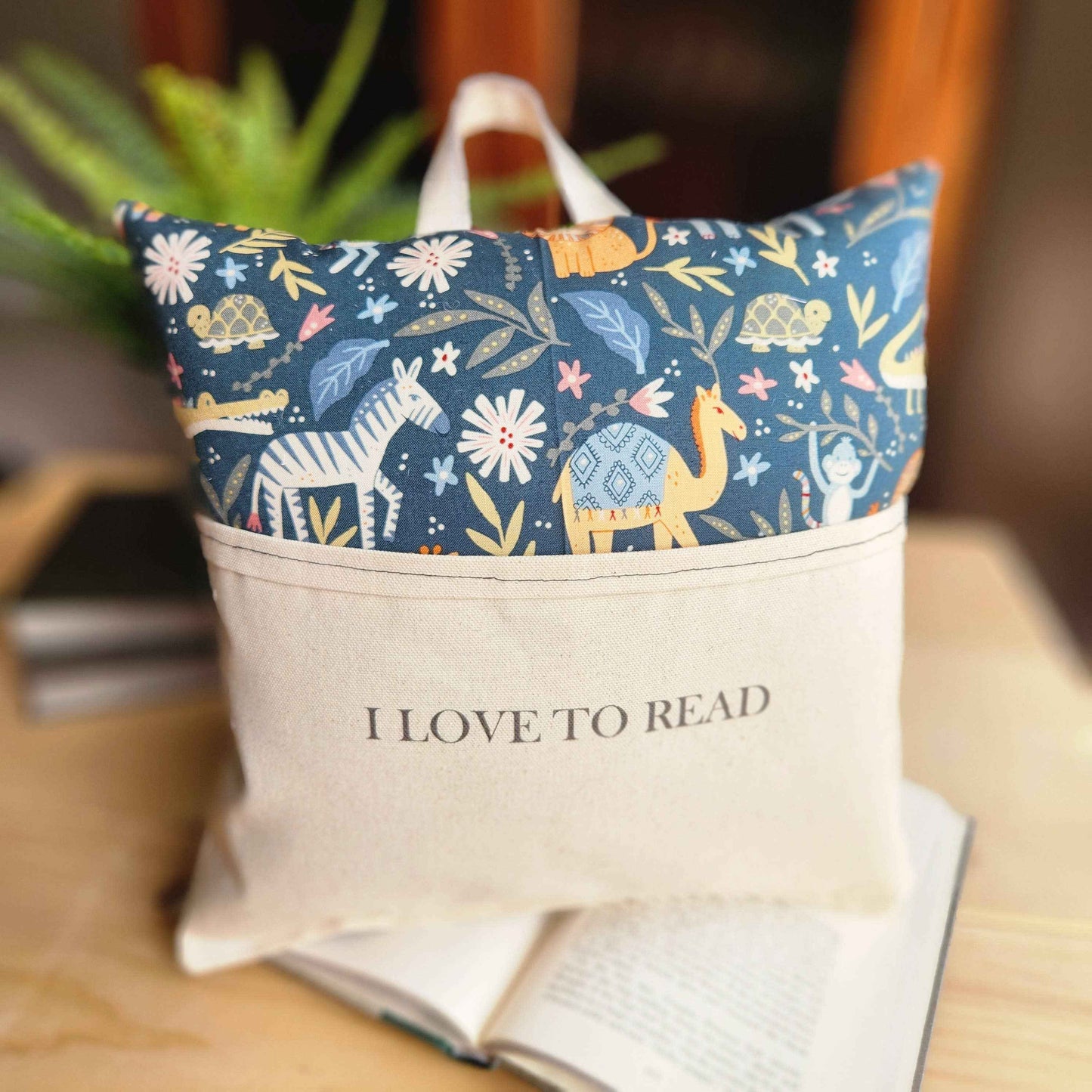 I Love to Read, Reading Pillow, animals