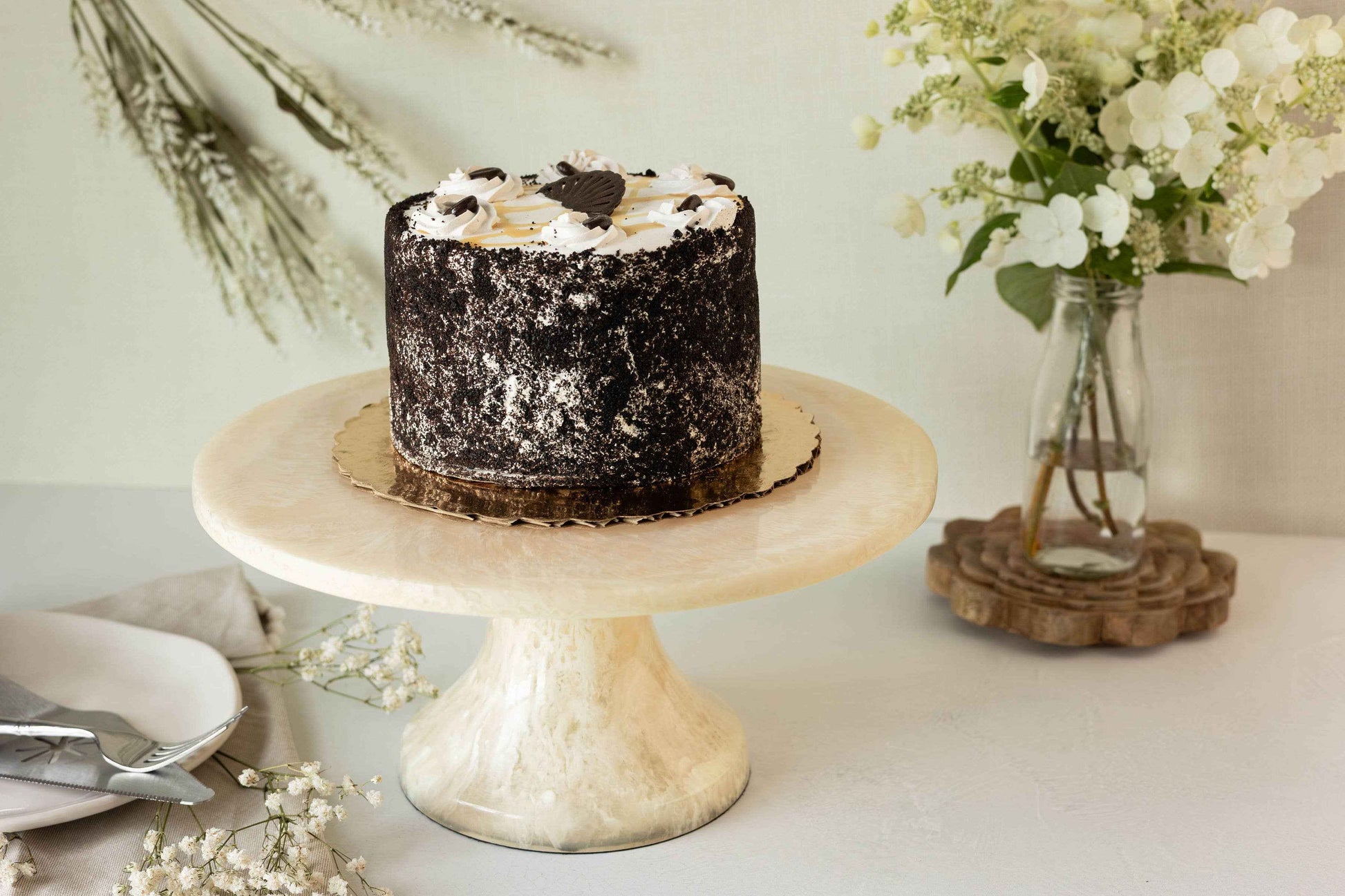 Jeanne Fitz Resin Collection Cake Stand - Cream