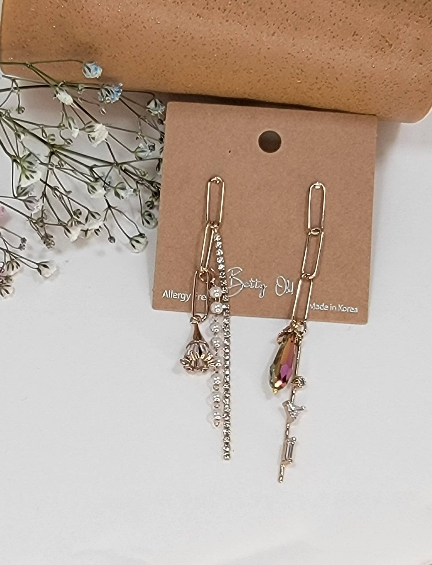 PENDIENTES COLGANTES HECHOS A MANO.