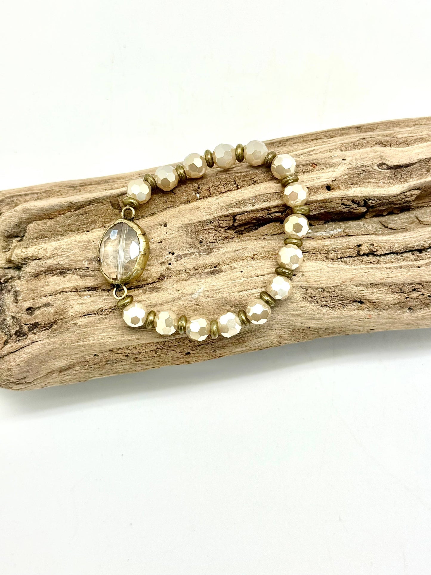 Pulsera clásica Rant &amp; Rave de cristal crema con corte elástico (8 mm) y bisel de 18 cm de diámetro.