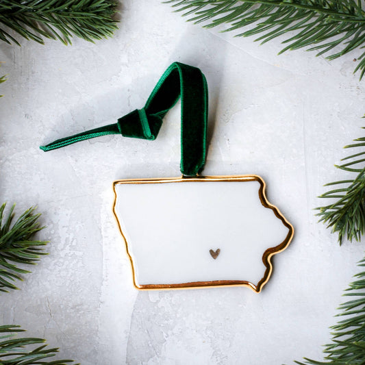 Cerámica Apricity - Adornos estatales de porcelana hechos a mano de Iowa con corazón dorado