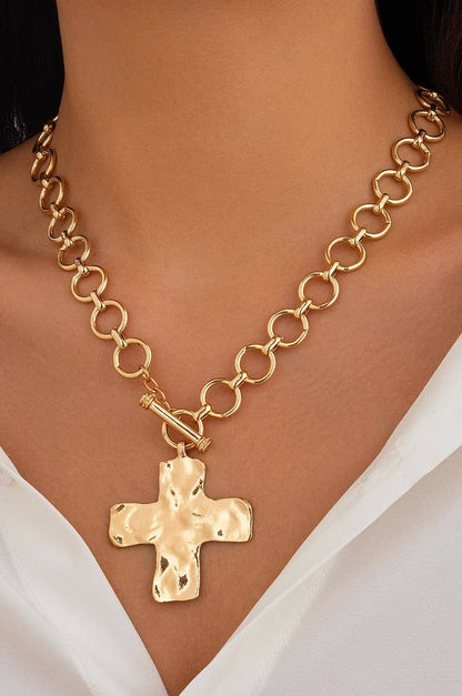 JOSSLYN de wall to wall - COLLAR DE CRUZ MARTILLATEADA CON CIERRE FRONTAL | 40NK9474
