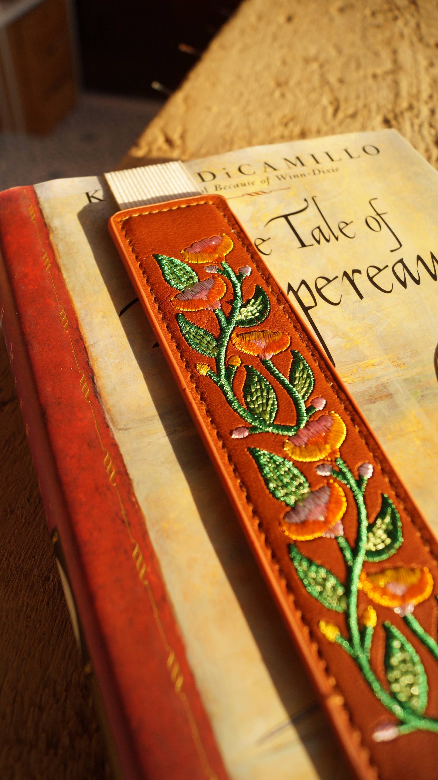 Moline Vine - Embroidered Elastic Bookmark