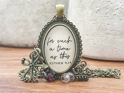 Ivy Barn Designs - Para un momento como este, joyas con cita bíblica de Ester 4:14