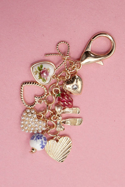 BOLSA DE PORCELANA CON LAZOS, CORAZONES, PERLA Y FRESA CHAR