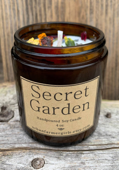 Vela de soja vertida a mano Secret Garden/ 4 oz