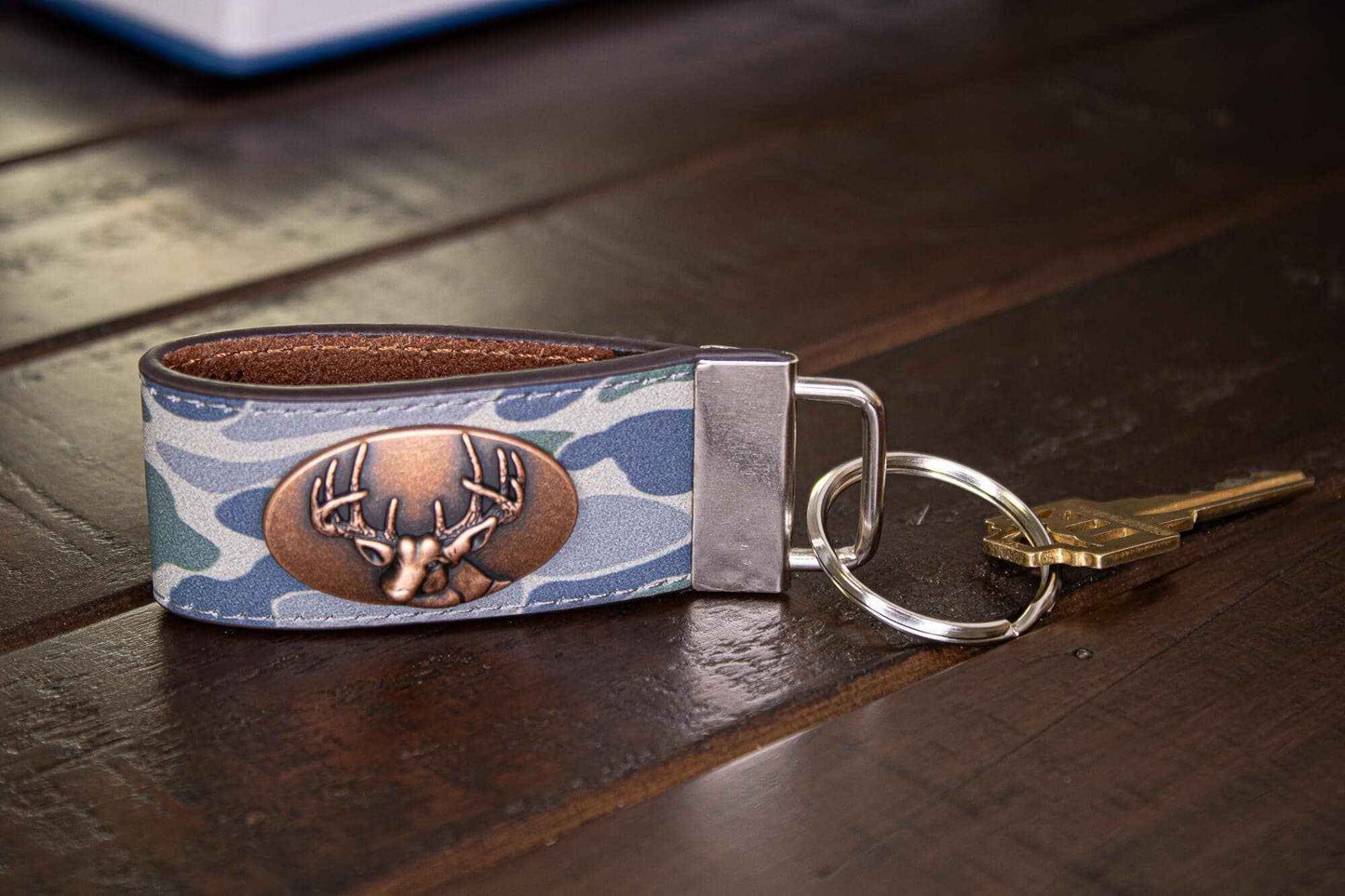 Buck Hunting Old School Camo Leather Loop Keychain.: Brown/Tan Camo