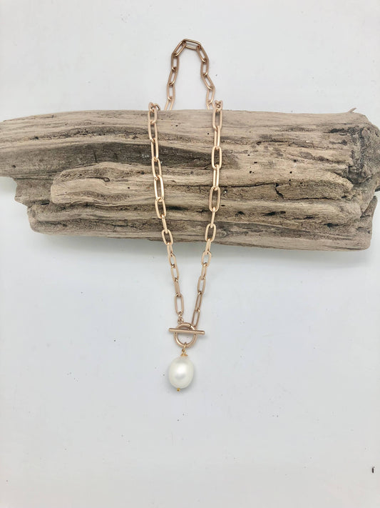 Necklace Matte Gold Paper ClipChain w/Mother of PearlDrop18”