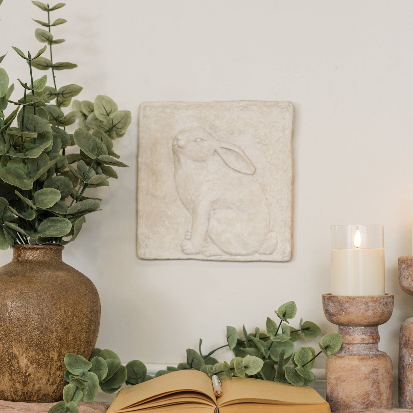 SITTING BUNNY WALL PLAQUE