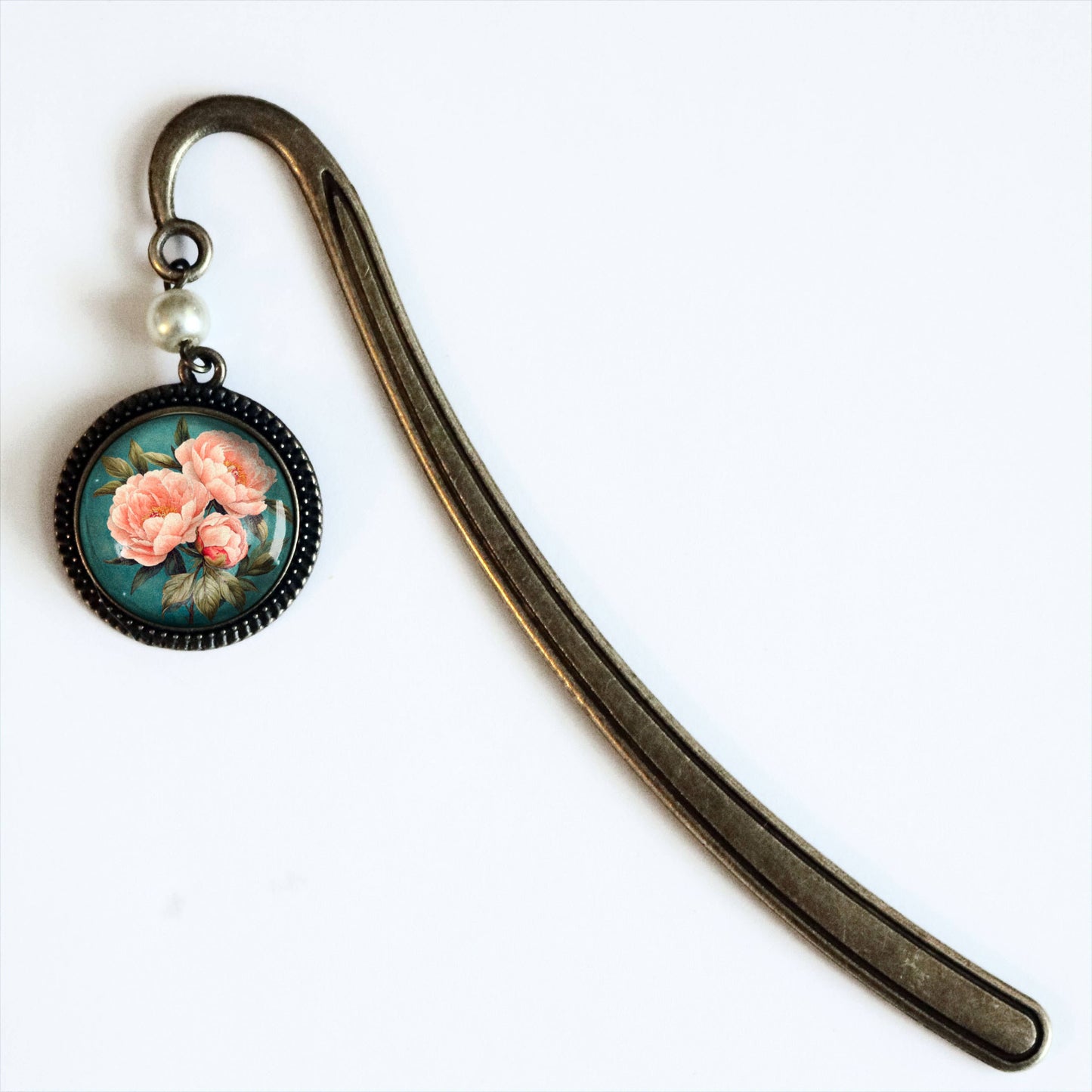 Marcador de peonía rosa de bronce y cabujón de vidrio con perla
