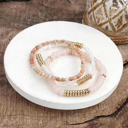 Trío de pulseras clásicas de cuentas: piedra natural, perlas y cristal