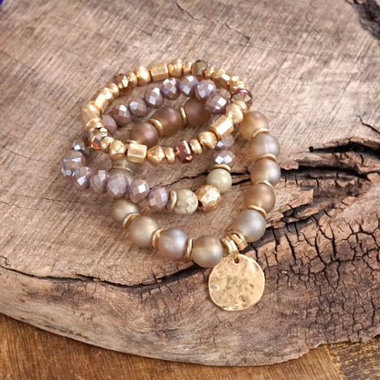 Conjunto llamativo de pulseras de monedas con cuentas bohemias en rosa