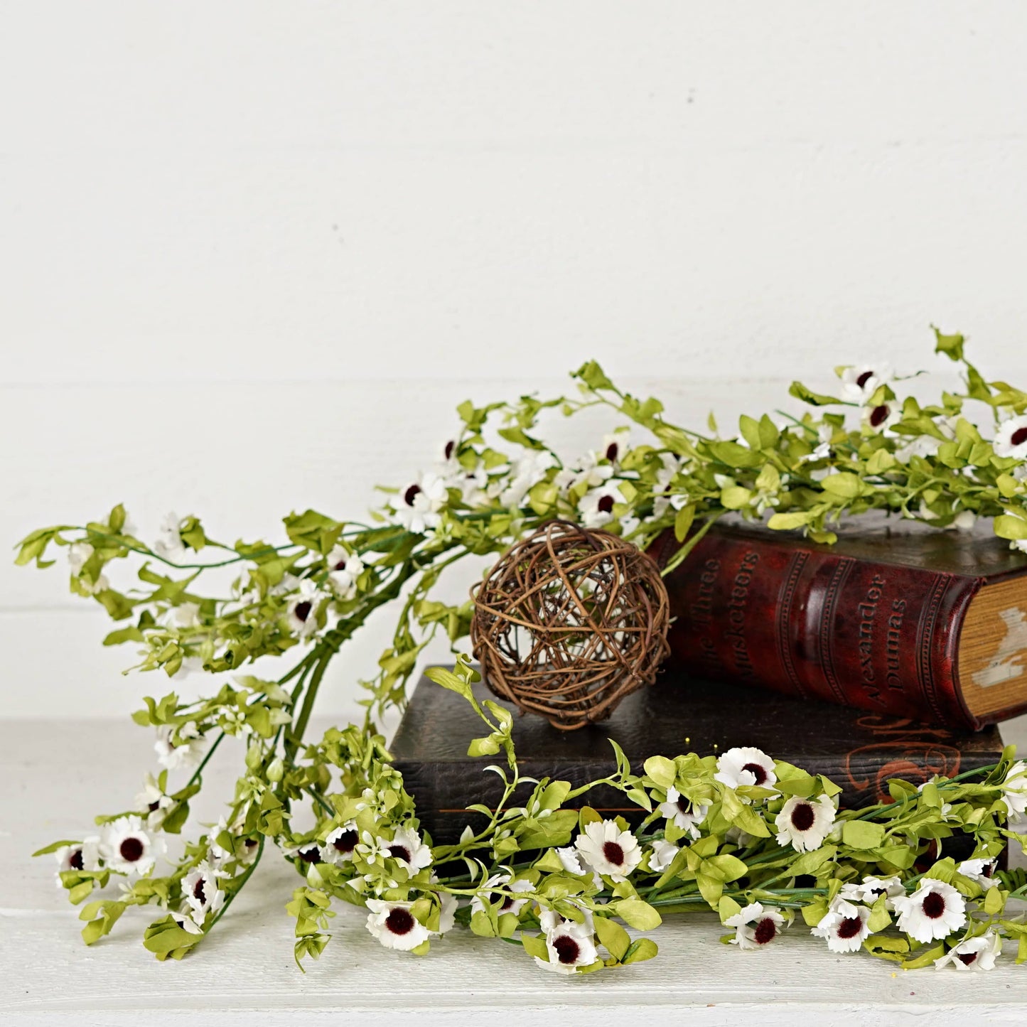 Cream Mountain Daisy Blossoms-5ft Garland-Spring Flo