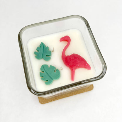 Vela de cera de soja con flores tropicales