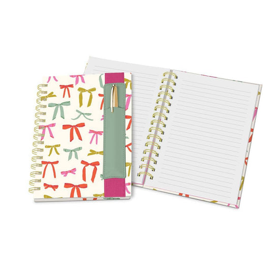Ponle un lazo al cuaderno Oliver con bolsillo para bolígrafo