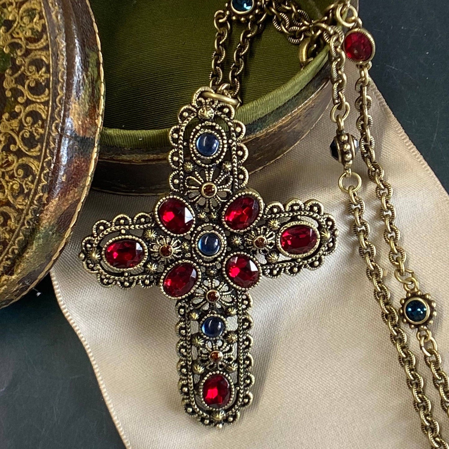 Joyería Sweet Romance - Collar con cruz vintage Royal Renaissance N808