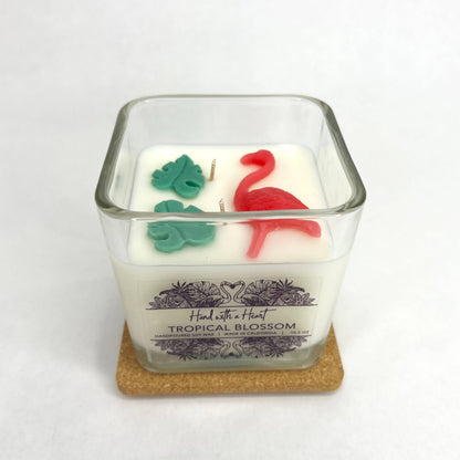 Vela de cera de soja con flores tropicales