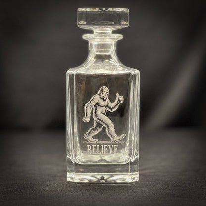 Adirondack Etching LLC - Bigfoot Believe - Decantador de whisky de 750 ml grabado