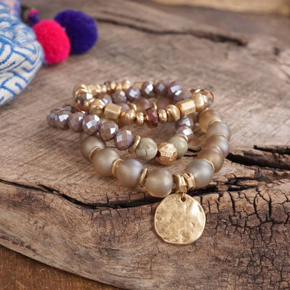 Conjunto llamativo de pulseras de monedas con cuentas bohemias en rosa