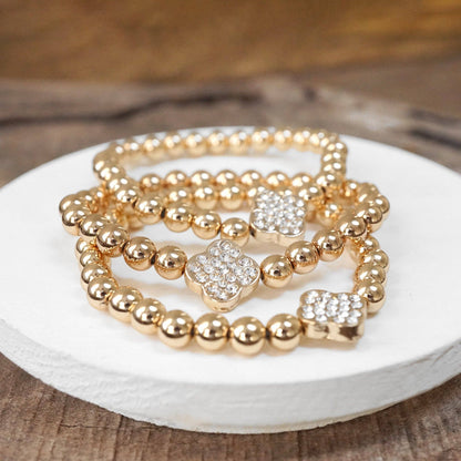 Pulsera de cuentas de bolas en tono dorado con diseño de trébol de cristal (pila de 3 pulseras)